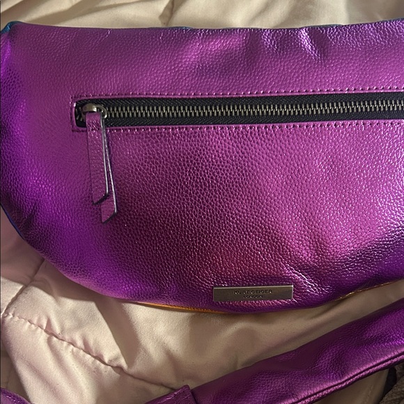 KURT GEIGER LONDON
Kensington Metallic Leather Belt Bag - Picture 11 of 12